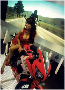 wpid-1414814239-sexy-lady-with-all-new-cbr-150r